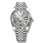Montre Seiko Roman Silver en acier inoxydable – Cadran argenté brossé avec chiffres romains polis, lunette cannelée et mouvement automatique haute précision bracelet Jubilee en acier pour une élégance intemporelle